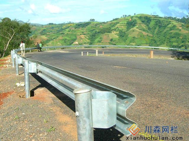 高速公路防撞護(hù)欄